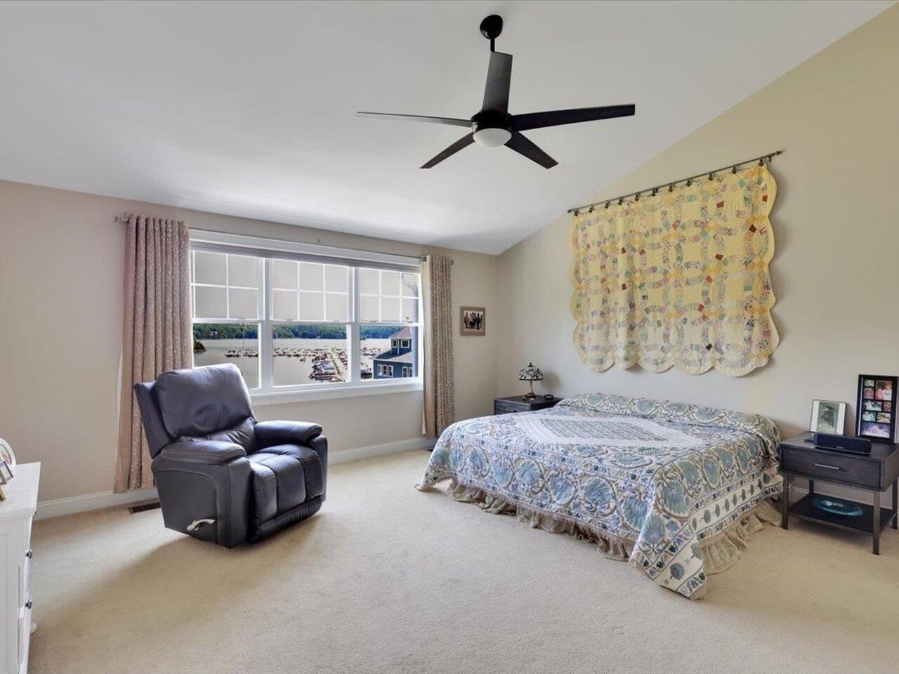 1st floor 1/2 bath