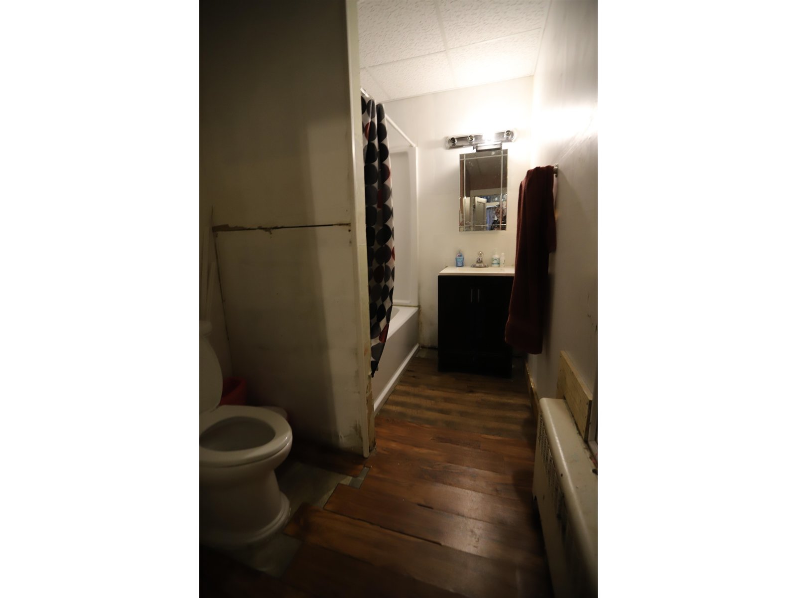 1F - Full Bath