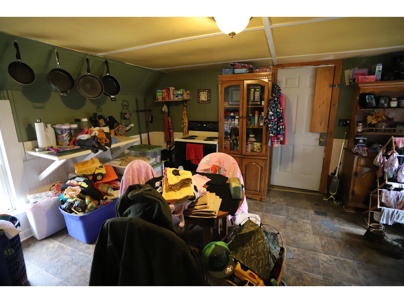 2F - Kitchen