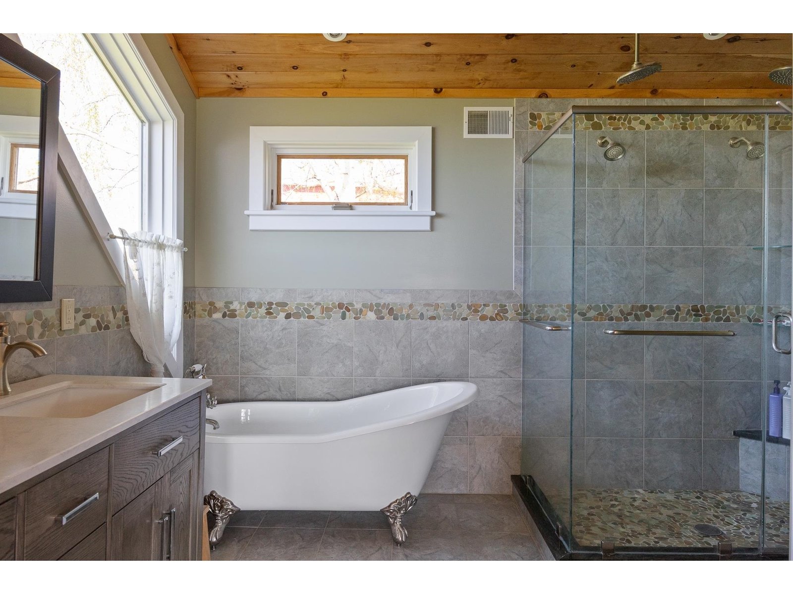 soaking tub