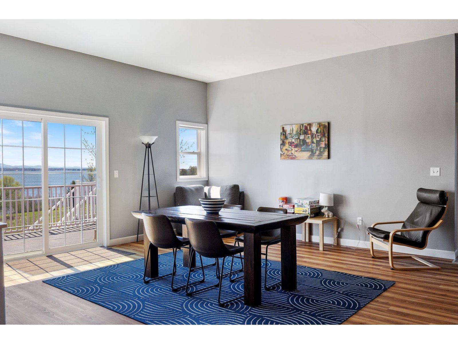 Home office/artist studio/entertainment space/overflow guests