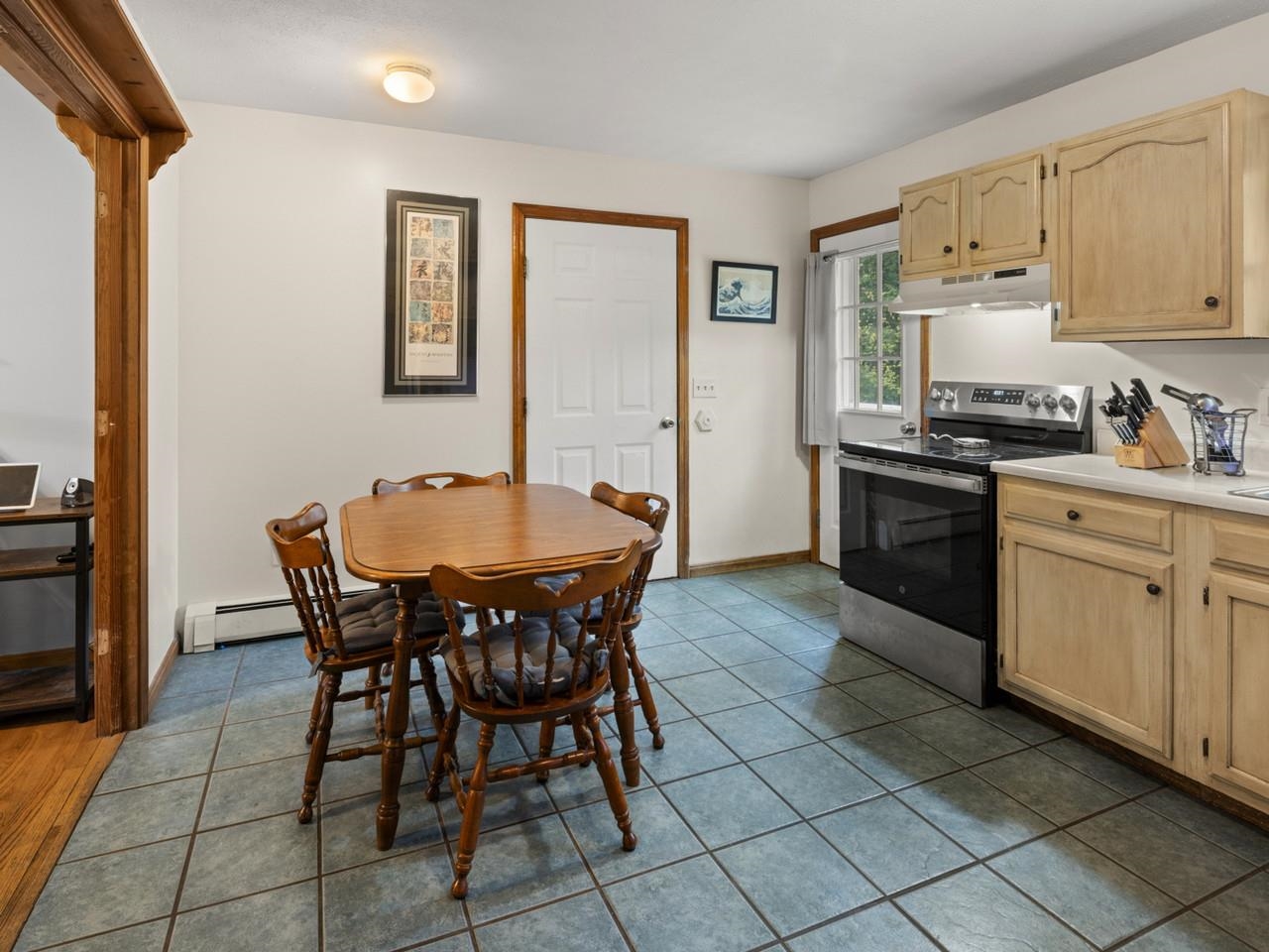 Eat-in kitchen area