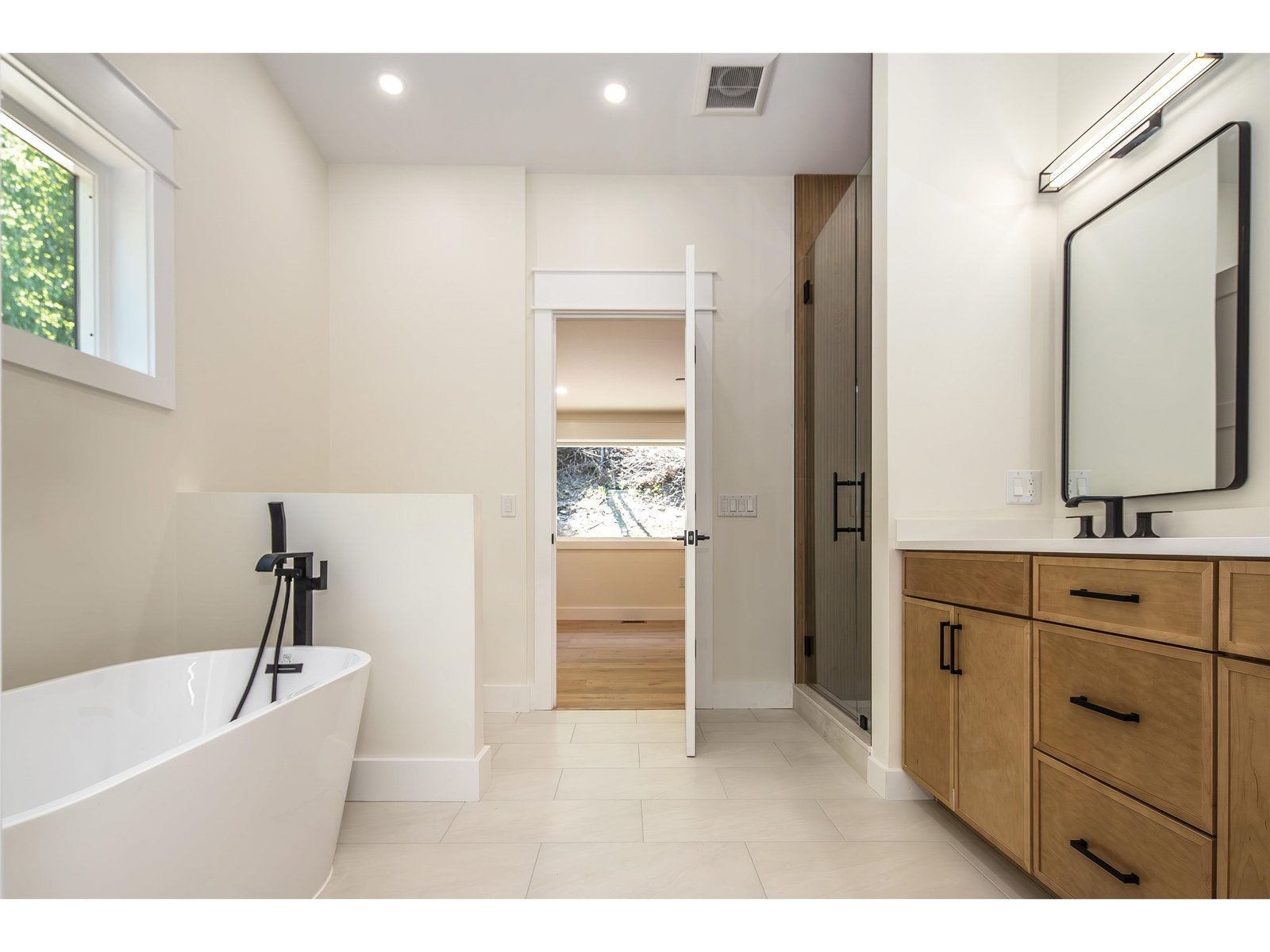 Soaking tub