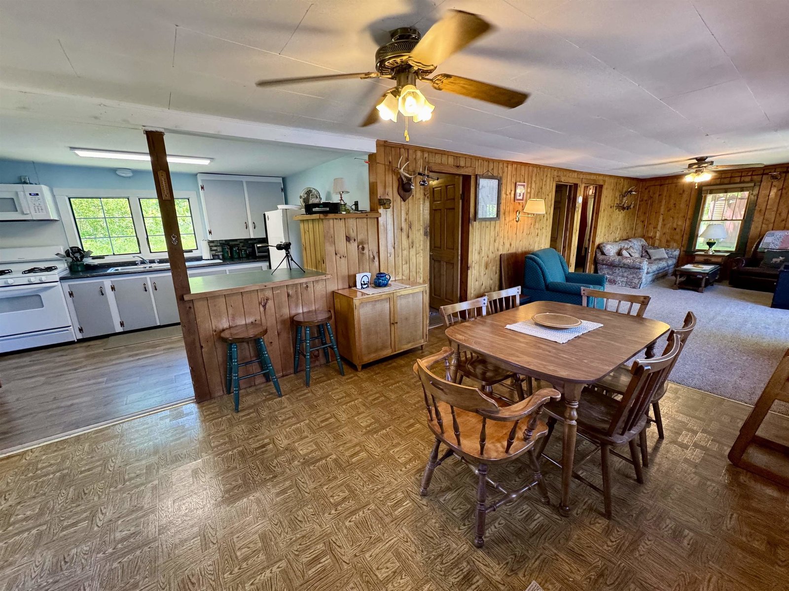 140 Lakeside Lane