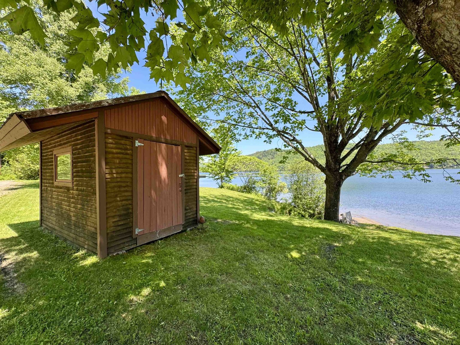 140 Lakeside Lane