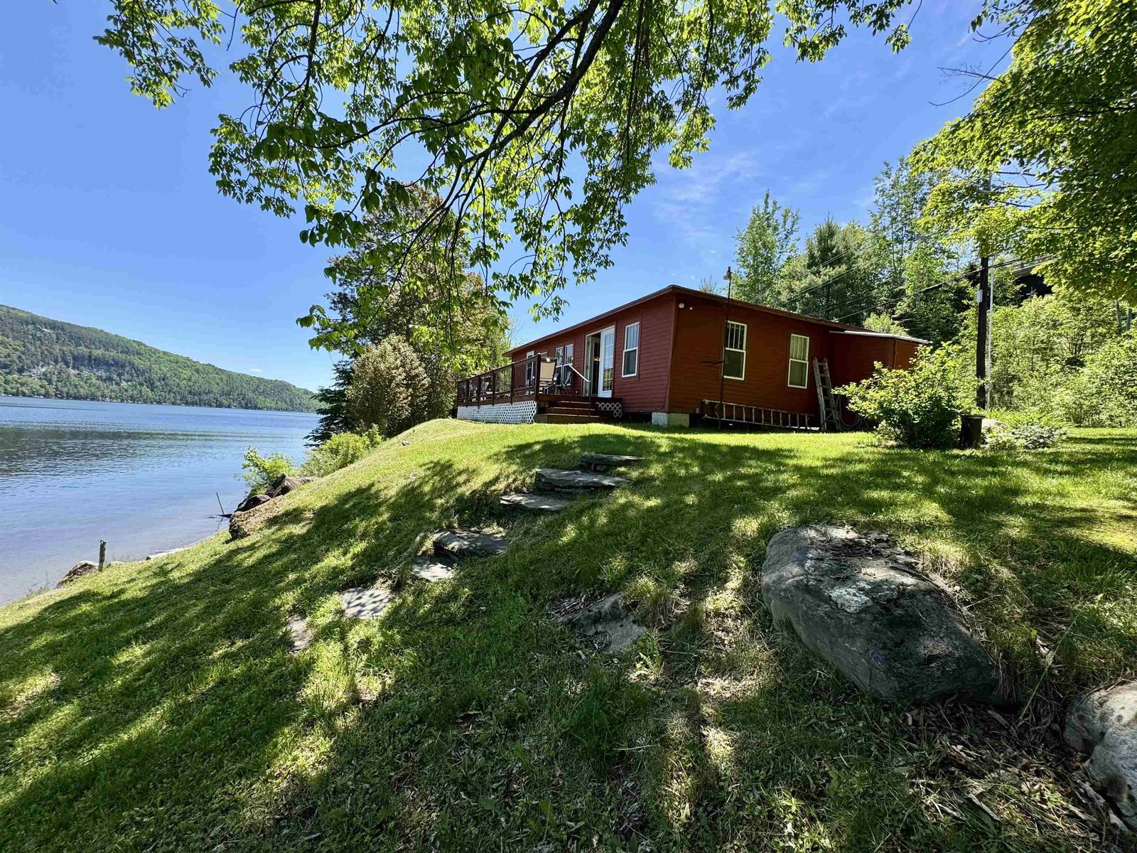 140 Lakeside Lane