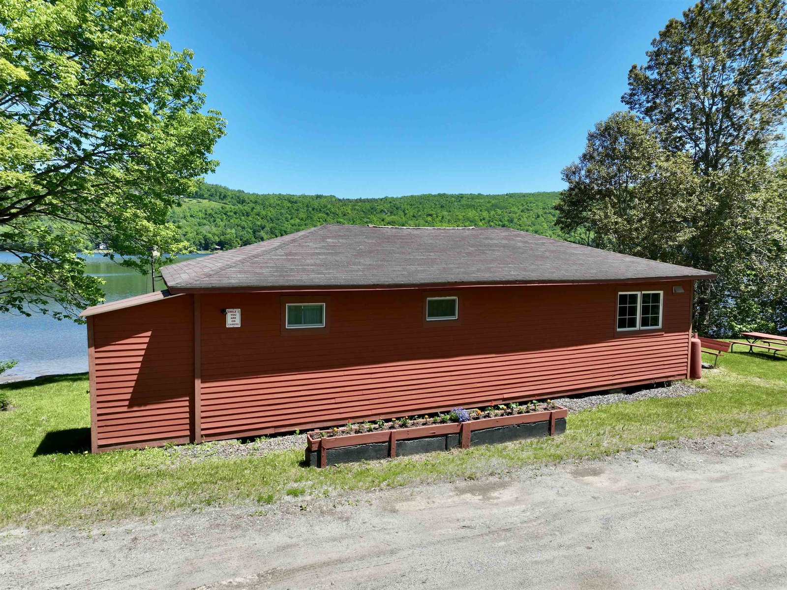 140 Lakeside Lane