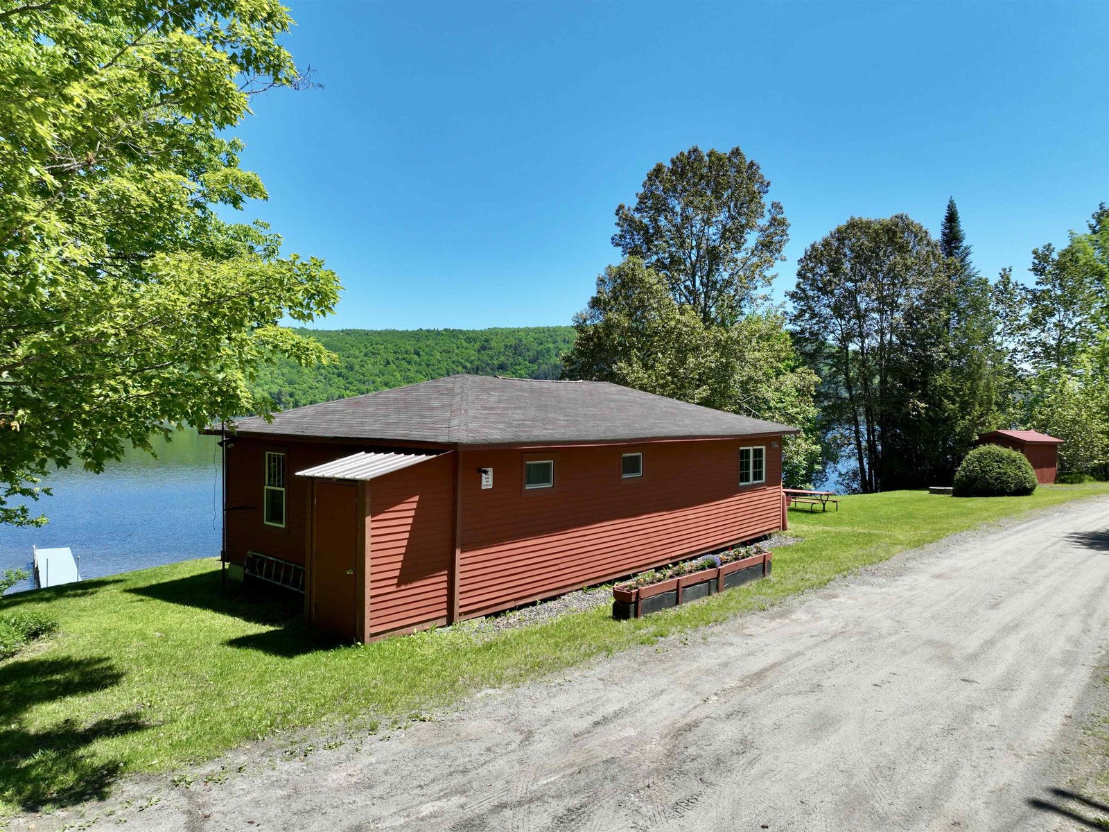 140 Lakeside Lane