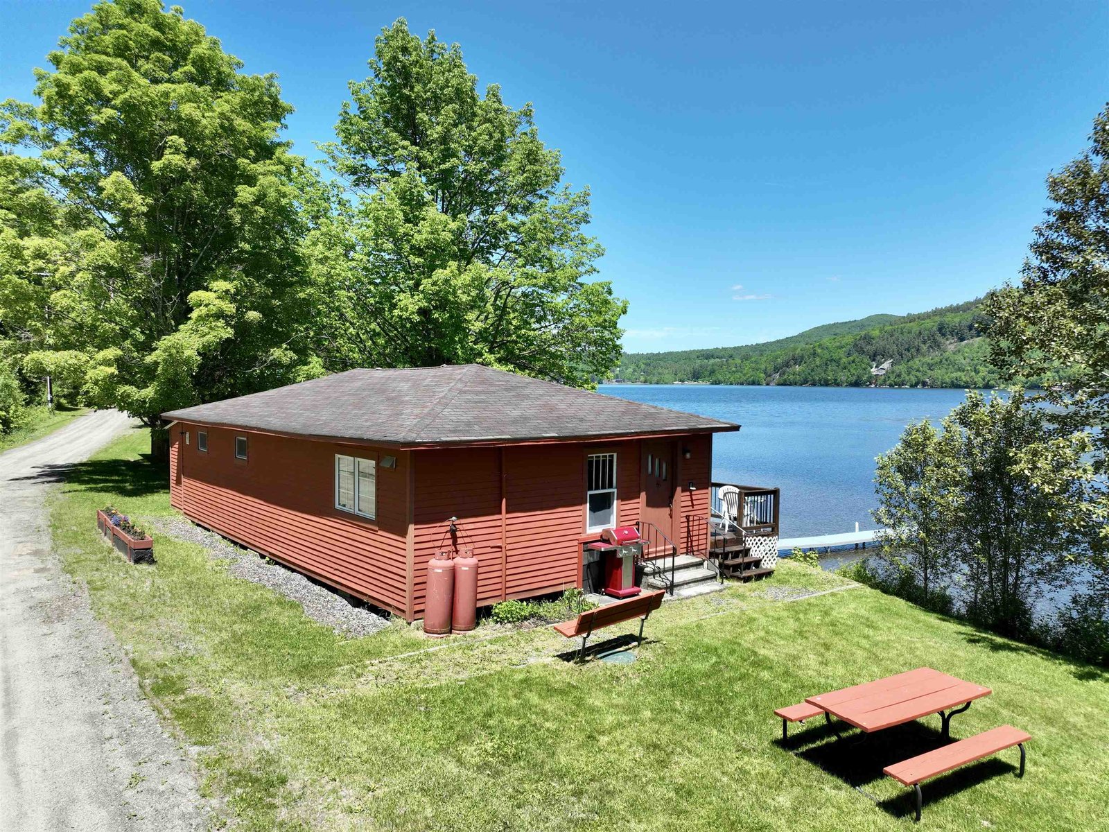 140 Lakeside Lane