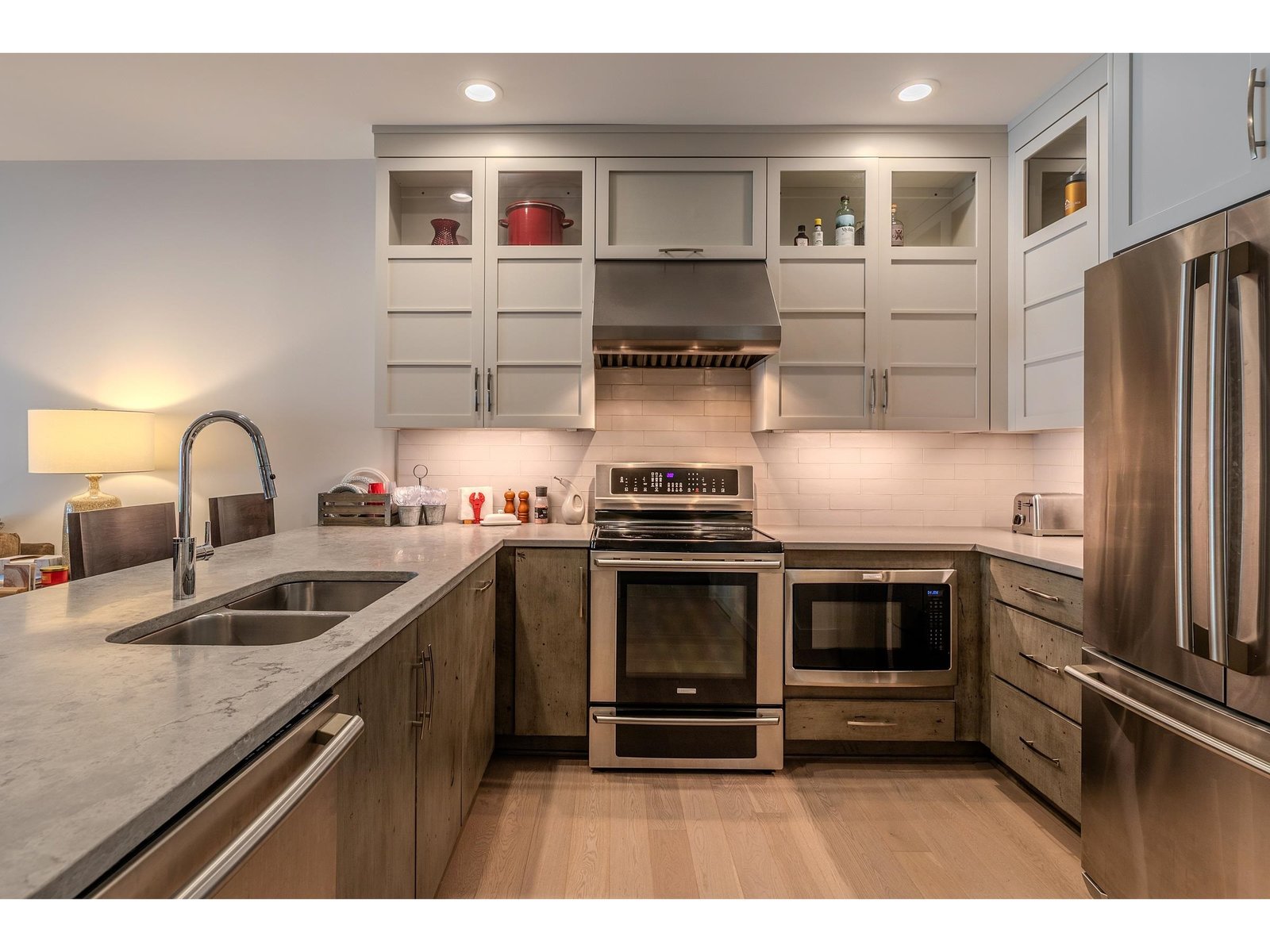 Full kitchen