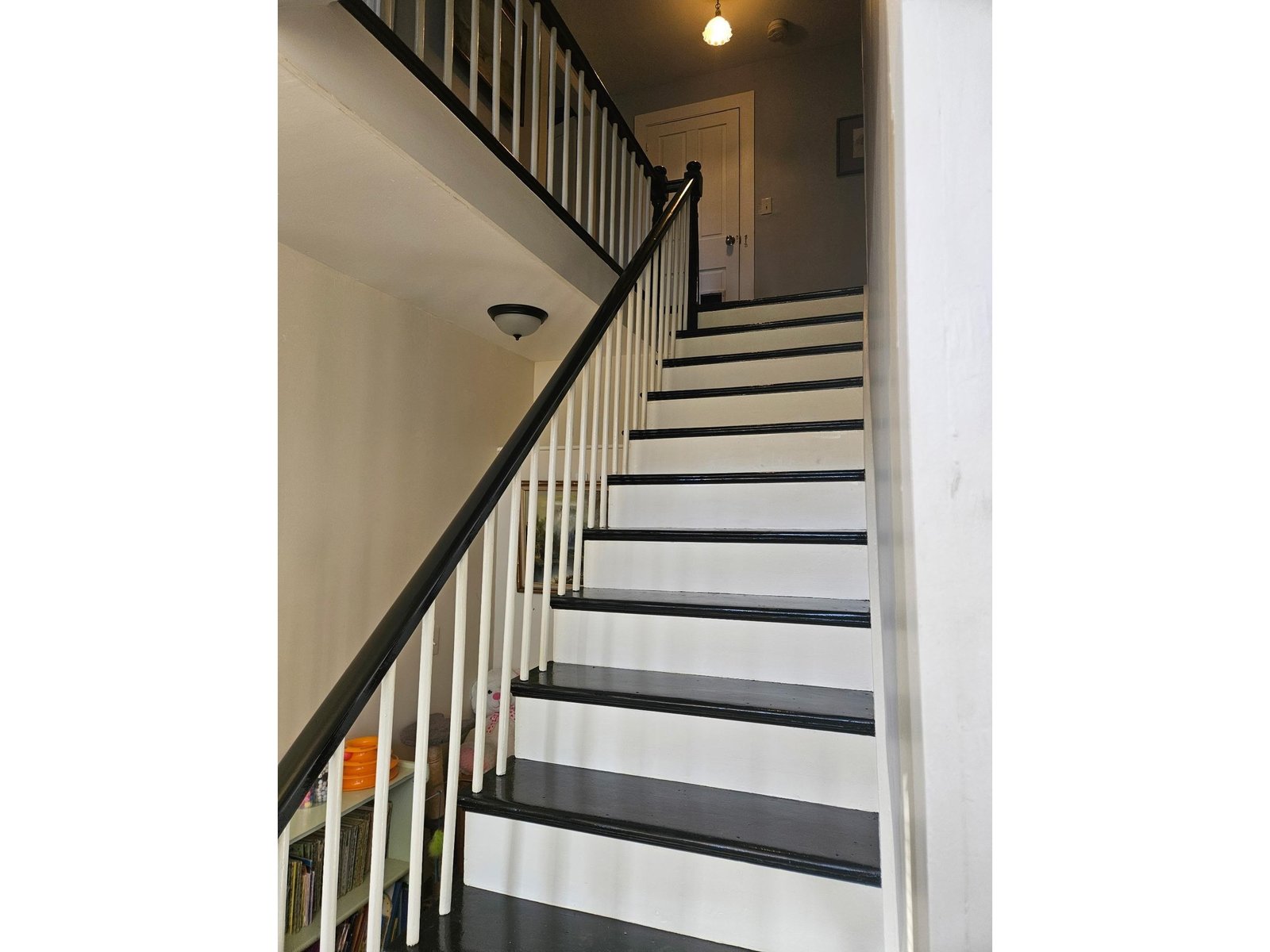 1407 Whittier Hill