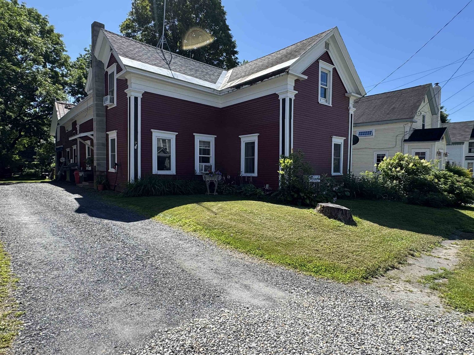 3 BR 1.5 Bath Village Home wiith private backyard!