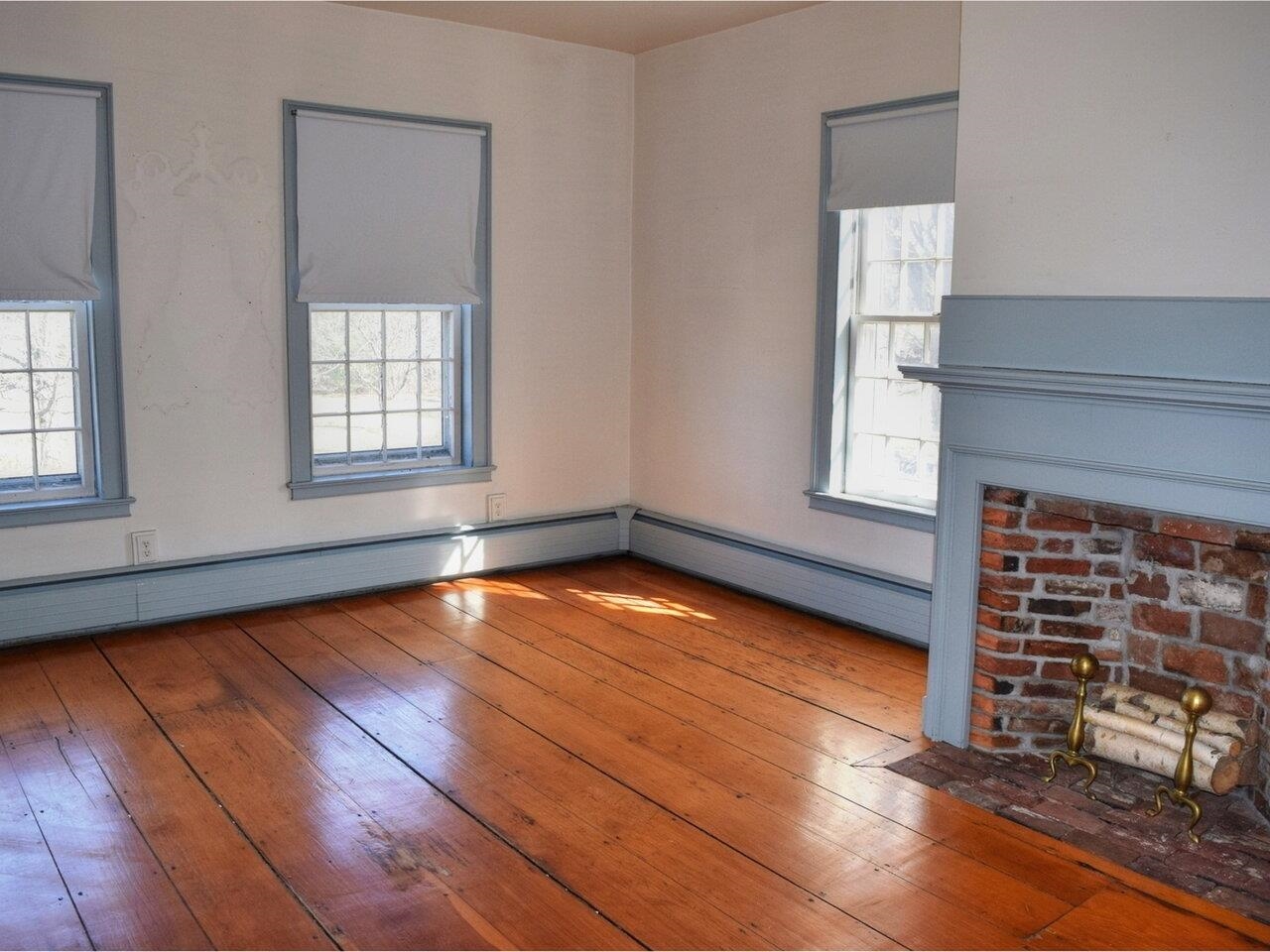 Each room has a fireplace
