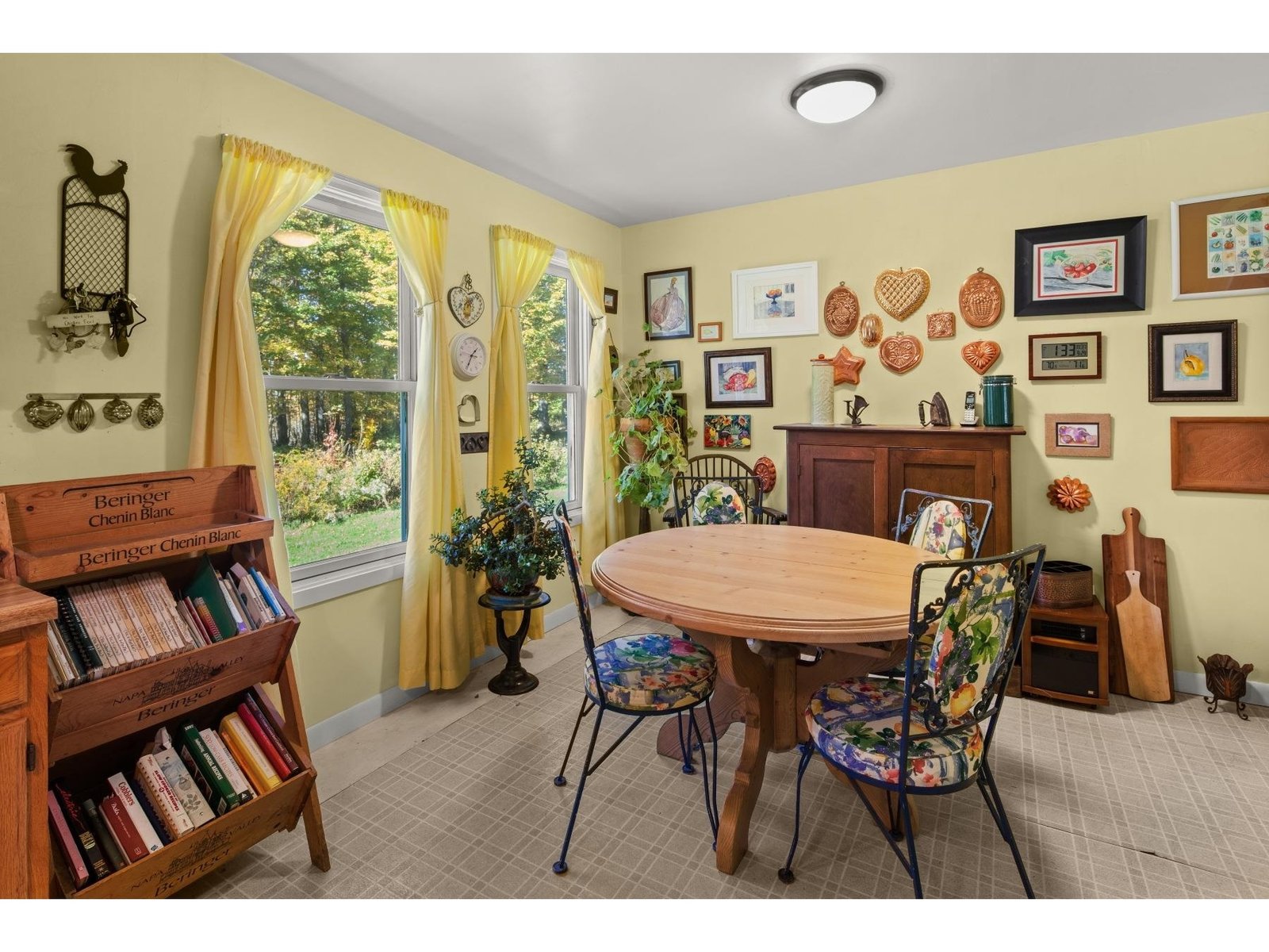 Kitchen to dining nook