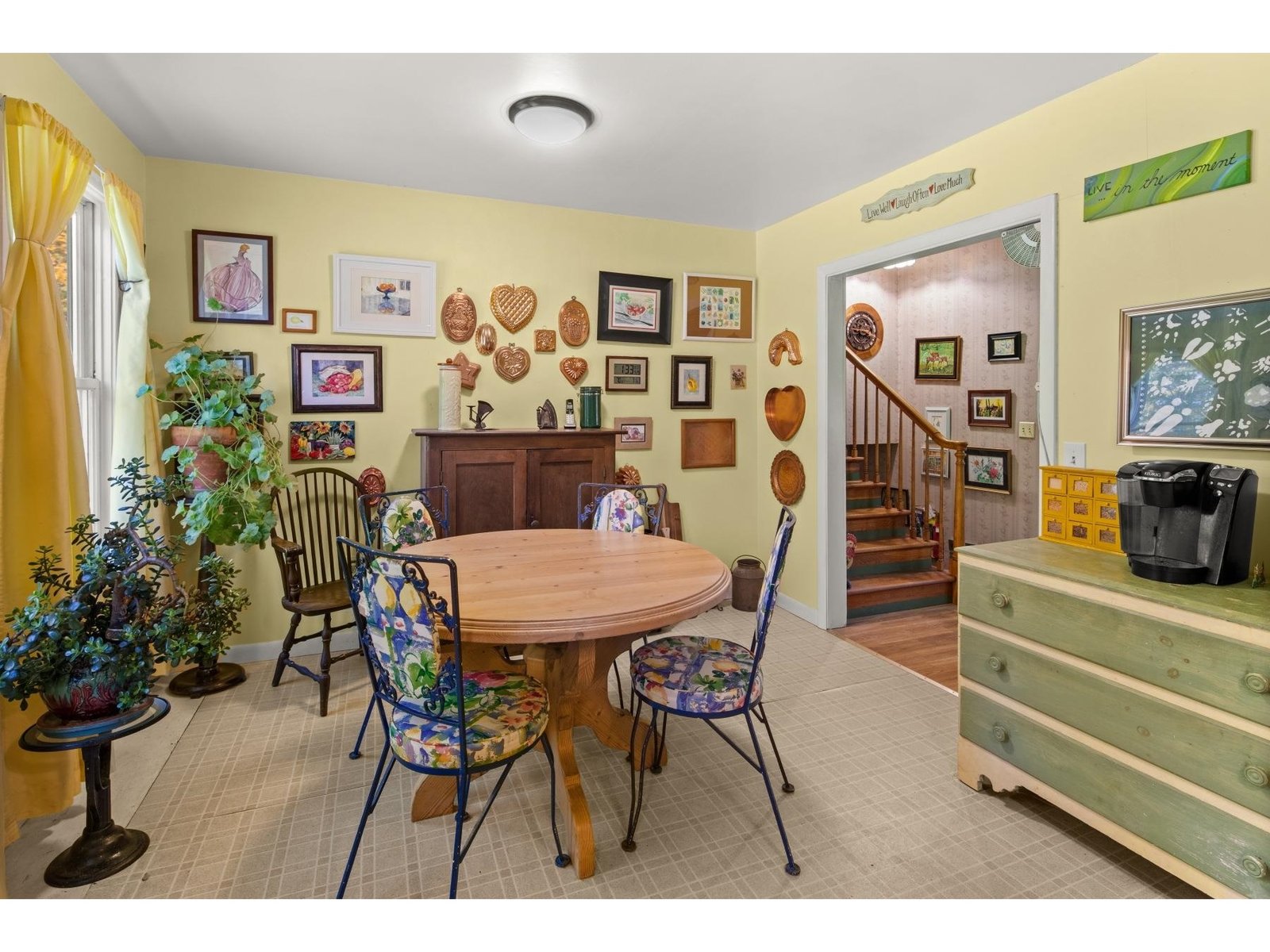 Dining to stairs