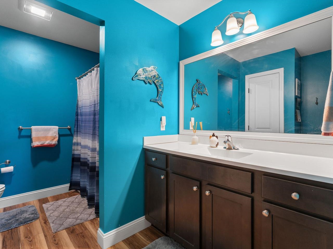 Shared full bathroom
