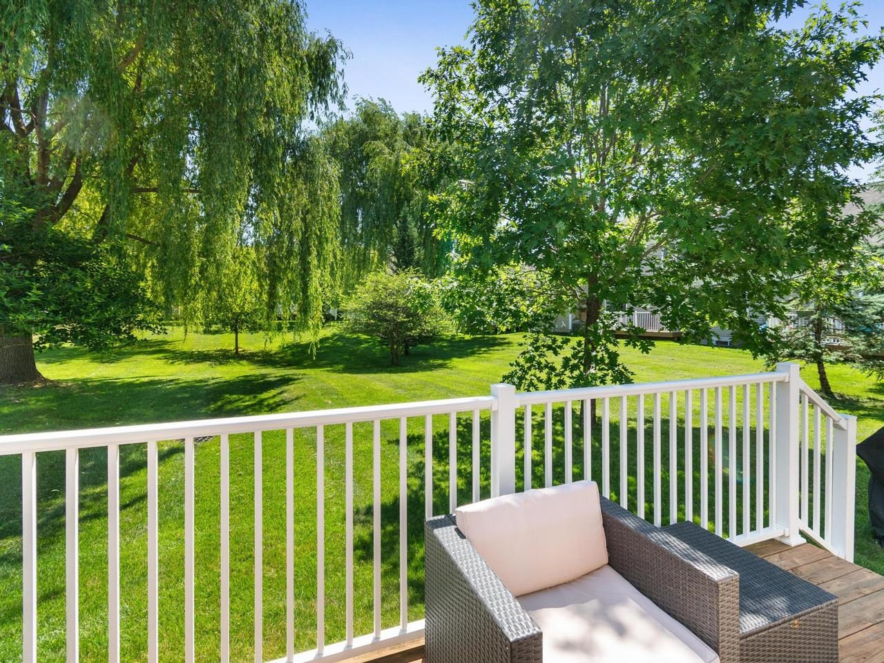 Deck with scenic yard