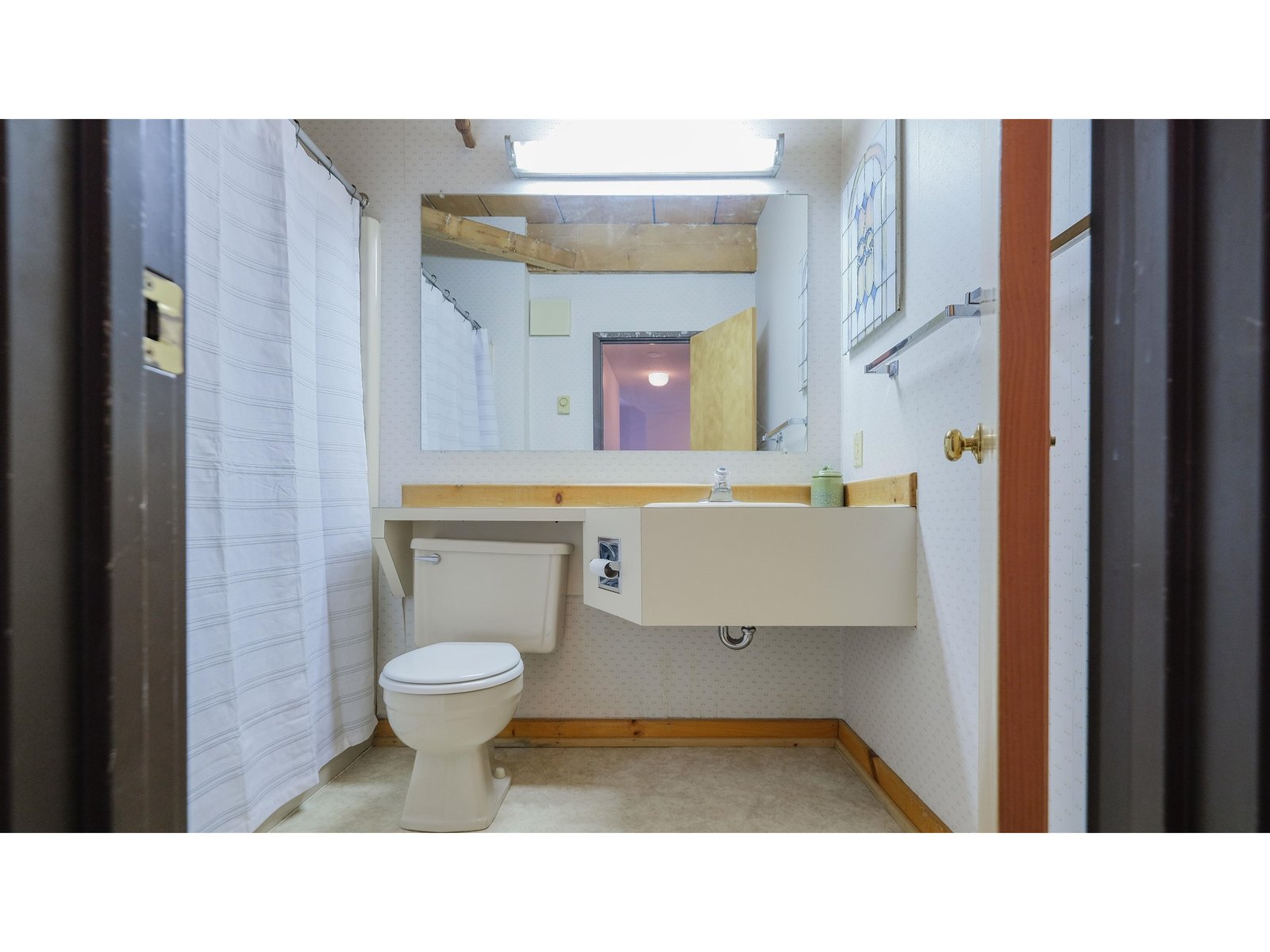 Full bathroom