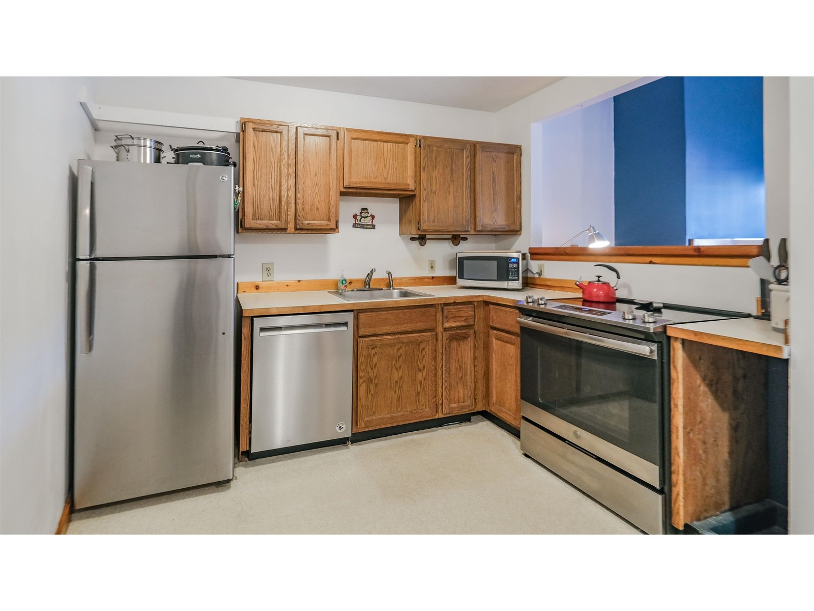 Full kitchen