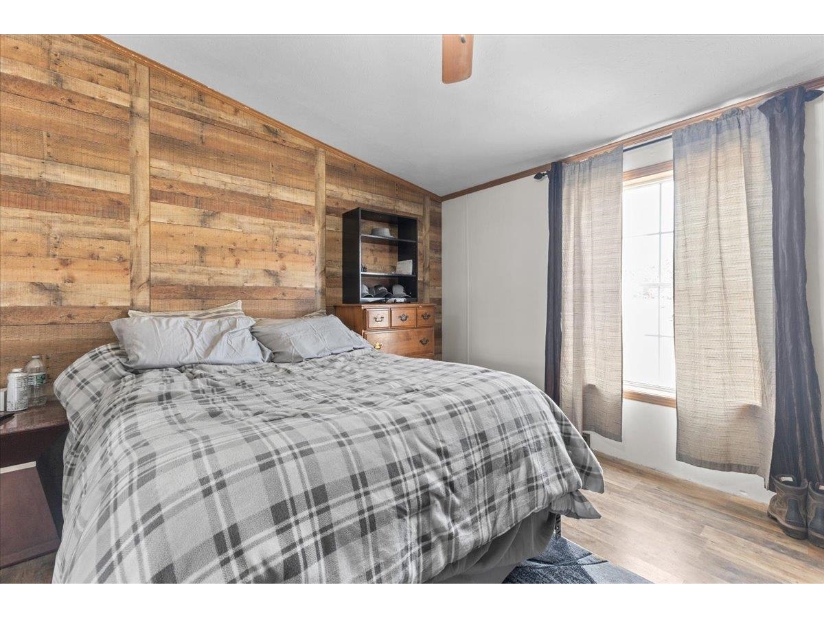 Bedroom w/ bath