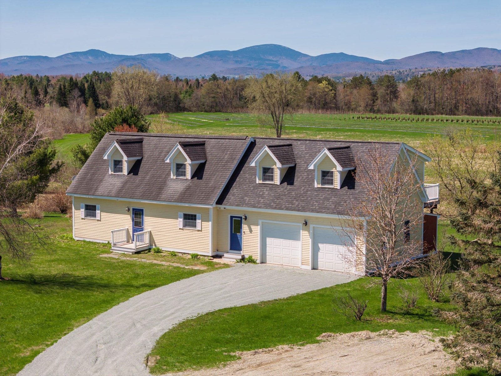 147 Gray Farm Road, Morristown