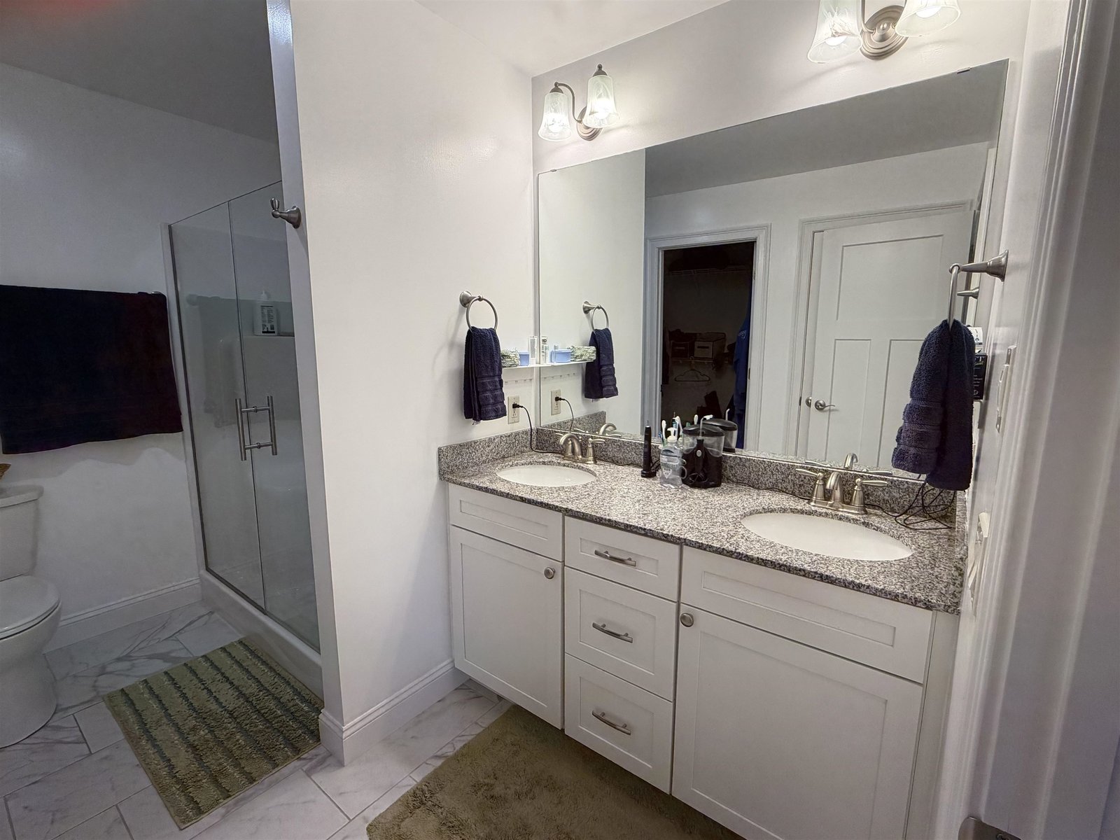 2nd floor bath with shower