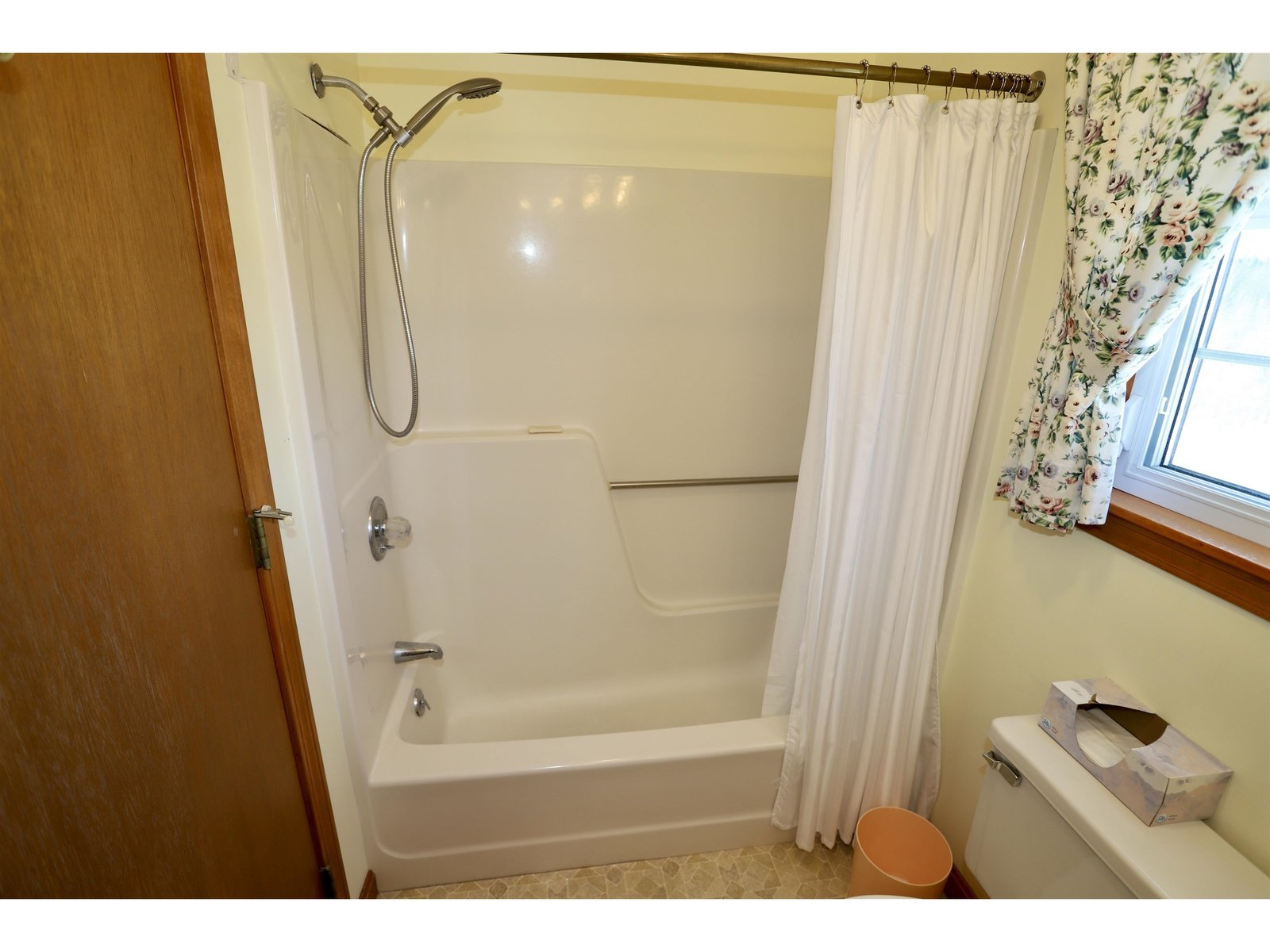 2nd Floor Full Bathroom