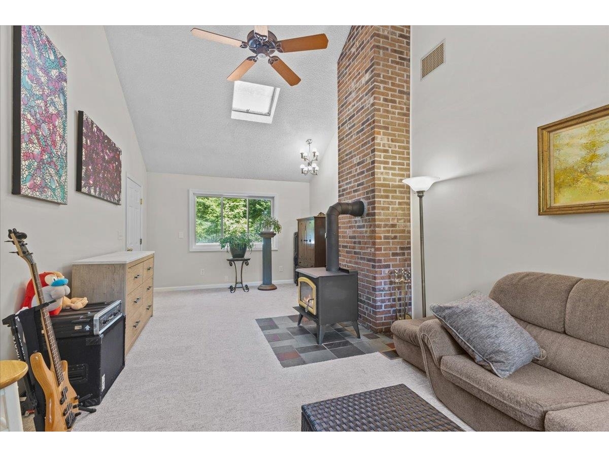 149 Oak Circle
