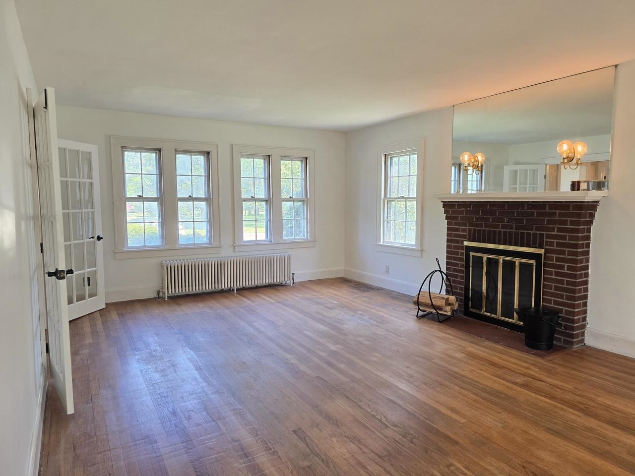 Huge Living Room w/Fireplace