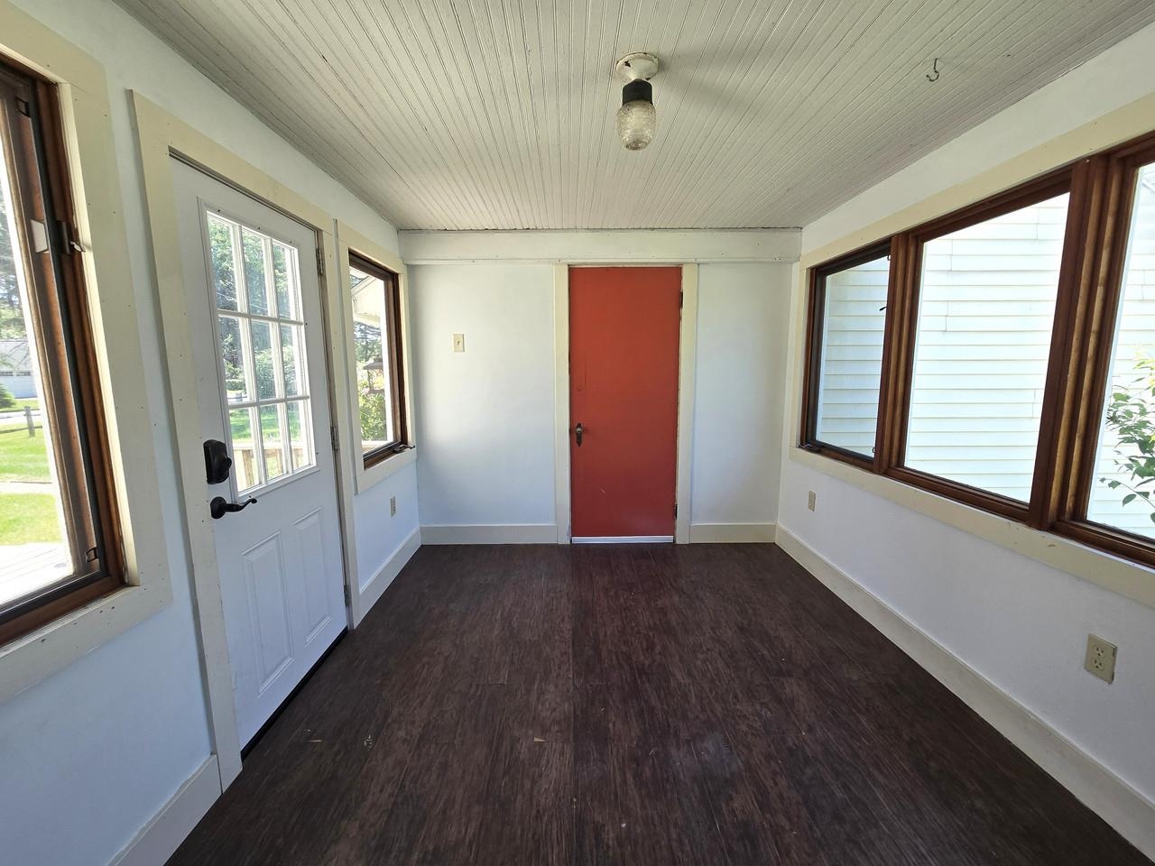 Back Mudrm Off Deck & Garage