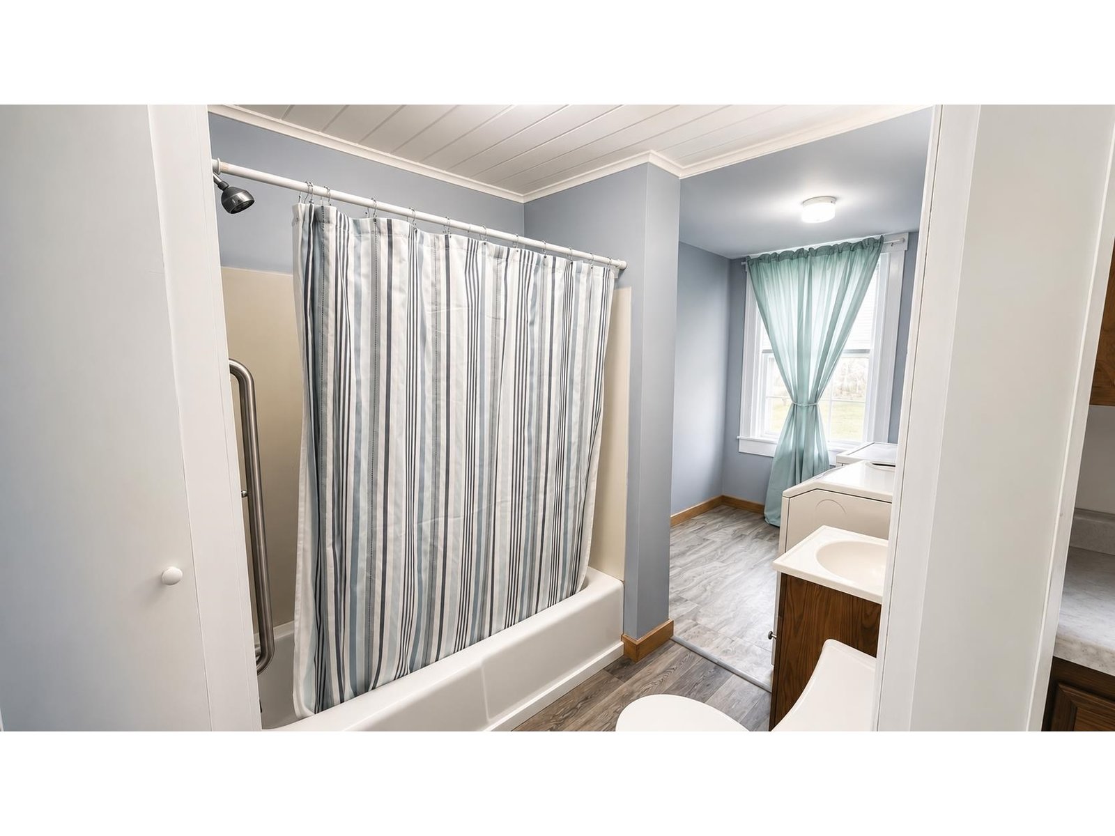 15 Daniels Road W