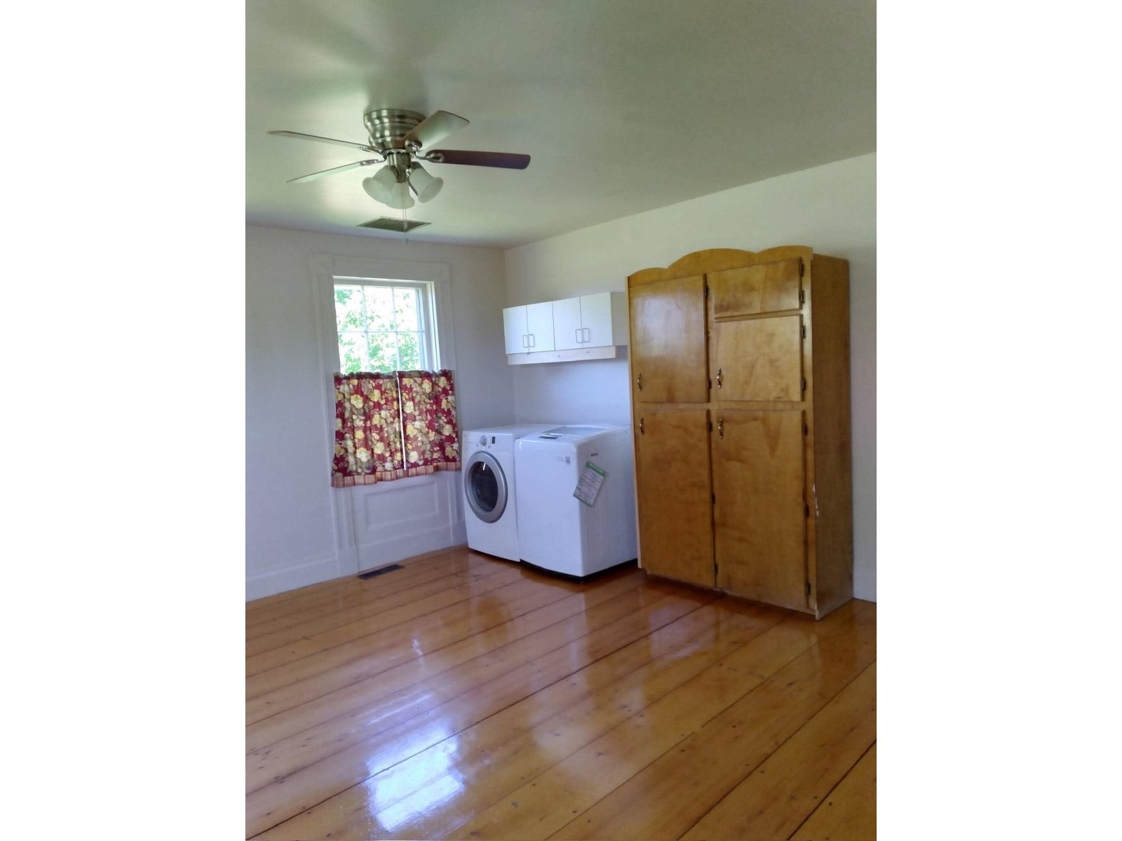 15 Daniels Road W