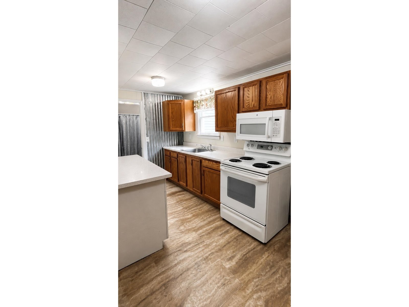 15 Daniels W Road