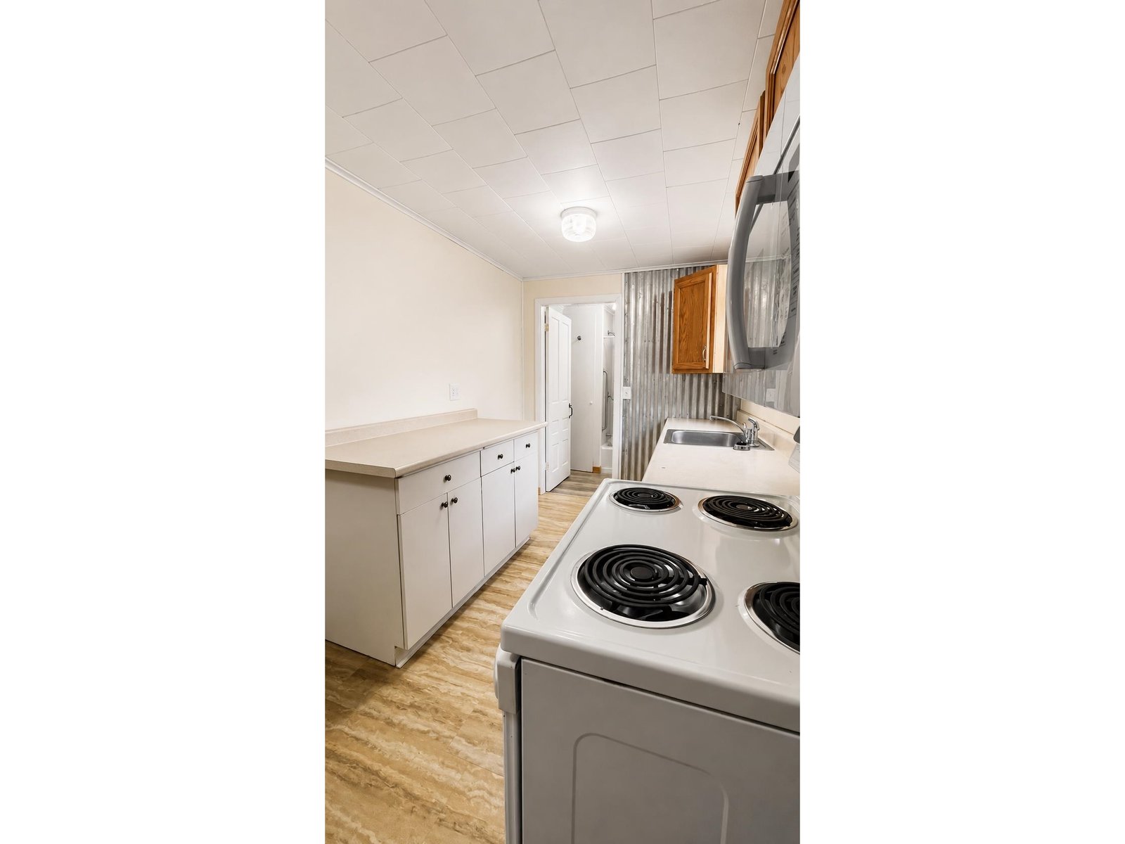 15 Daniels W Road