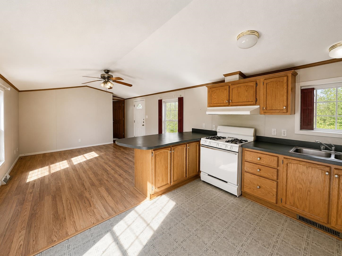 15 Lindbergh Avenue