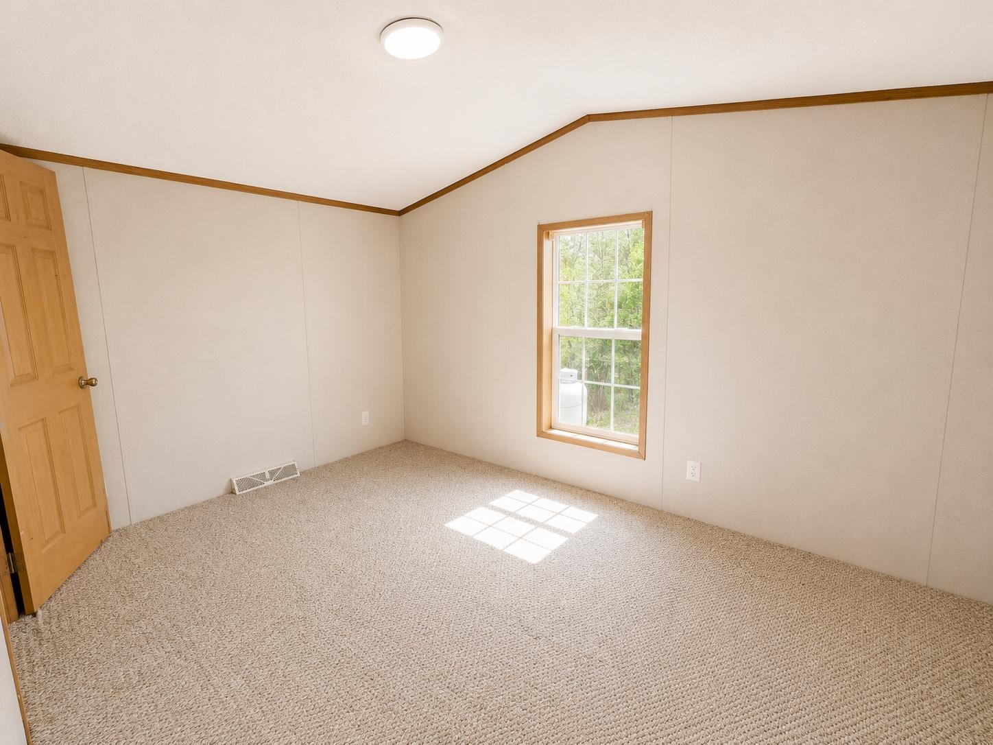 15 Lindbergh Avenue