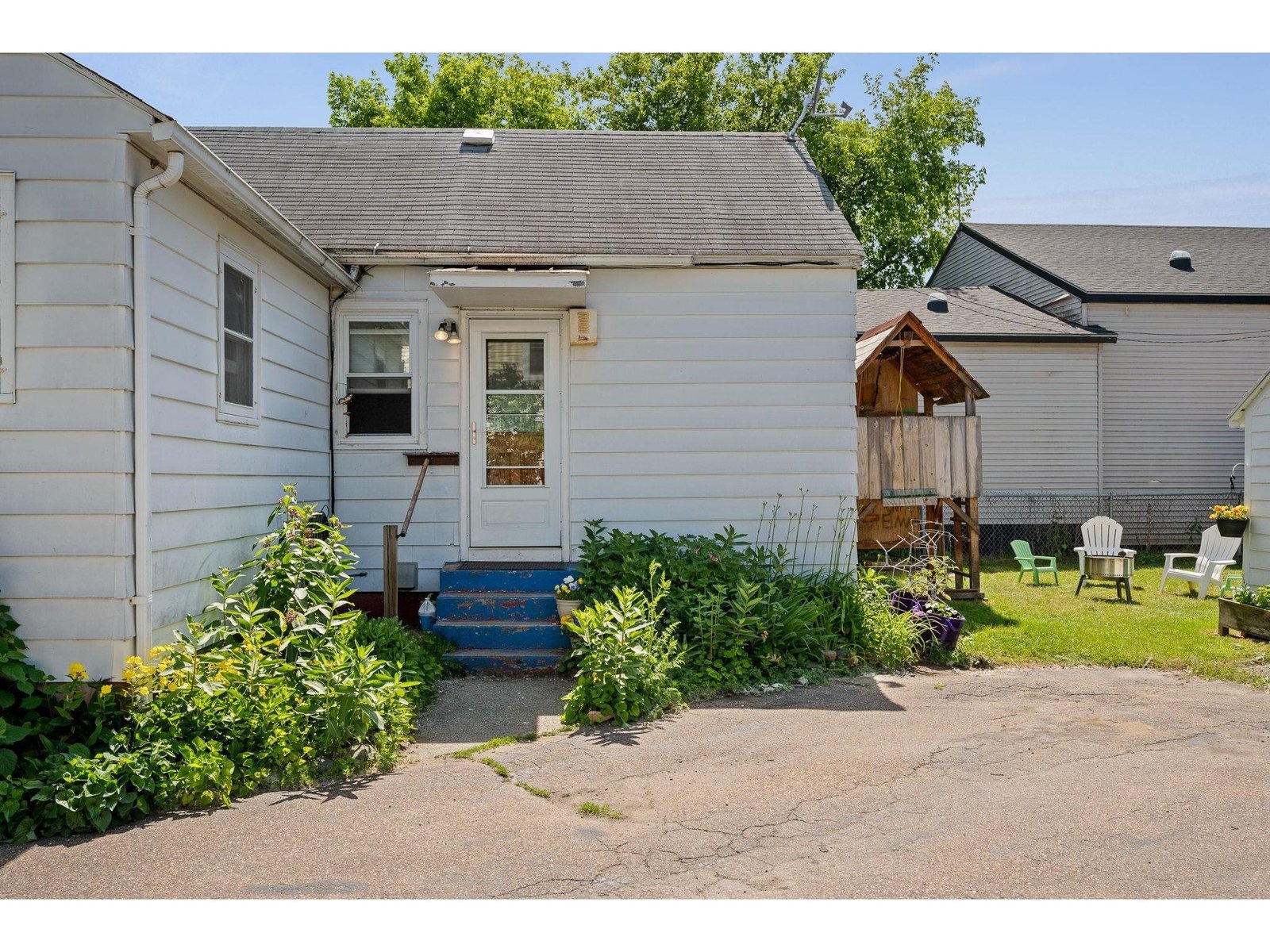 15 Oak Street