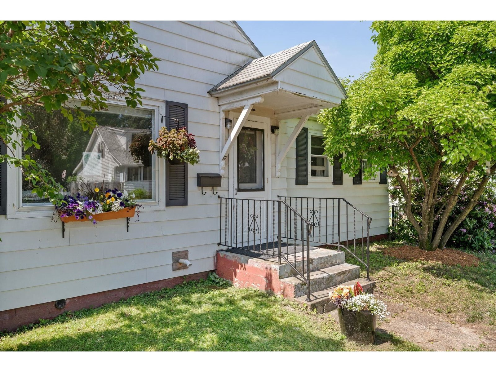 15 Oak Street