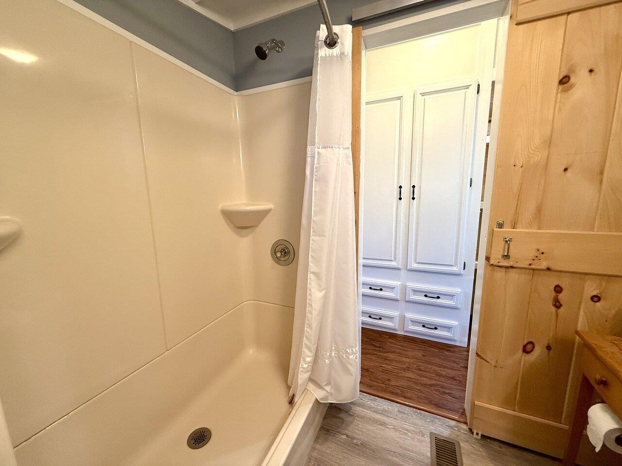 15 Whites Lane, Unit Ave B