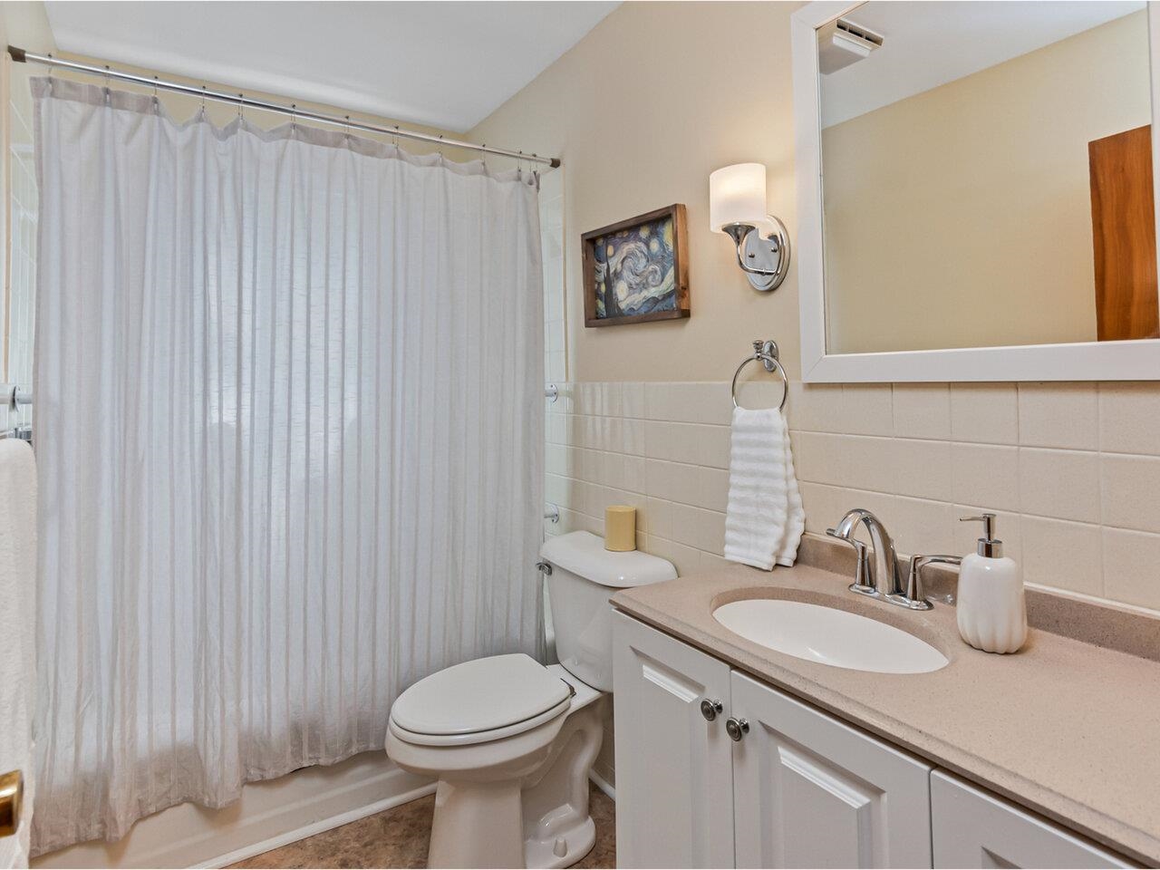Full Bathroom - Level 1