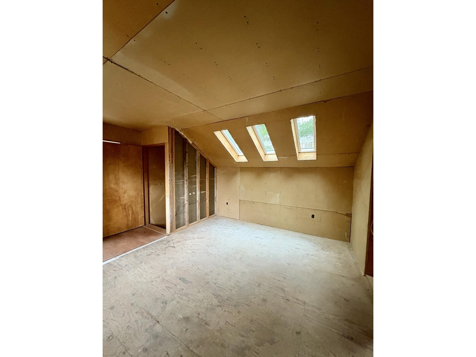 1 bedroom, roughed-in ADU above the garage