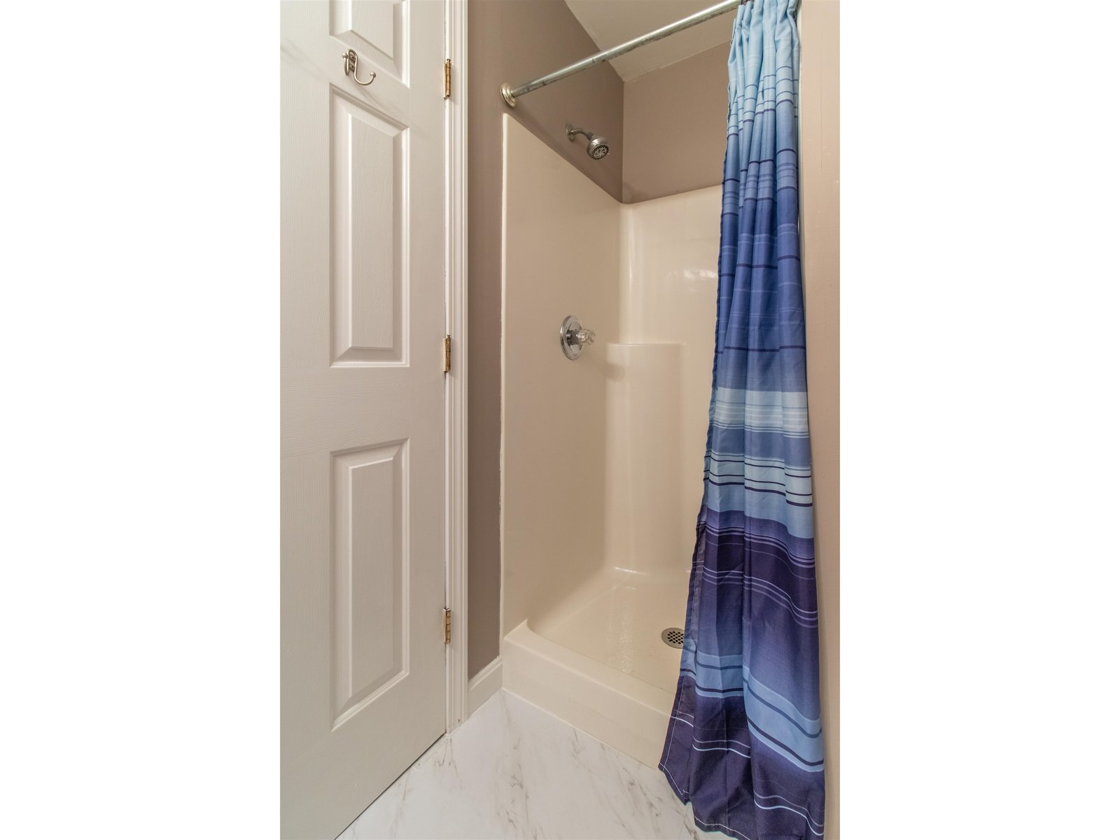 2nd floor 3/4 bath