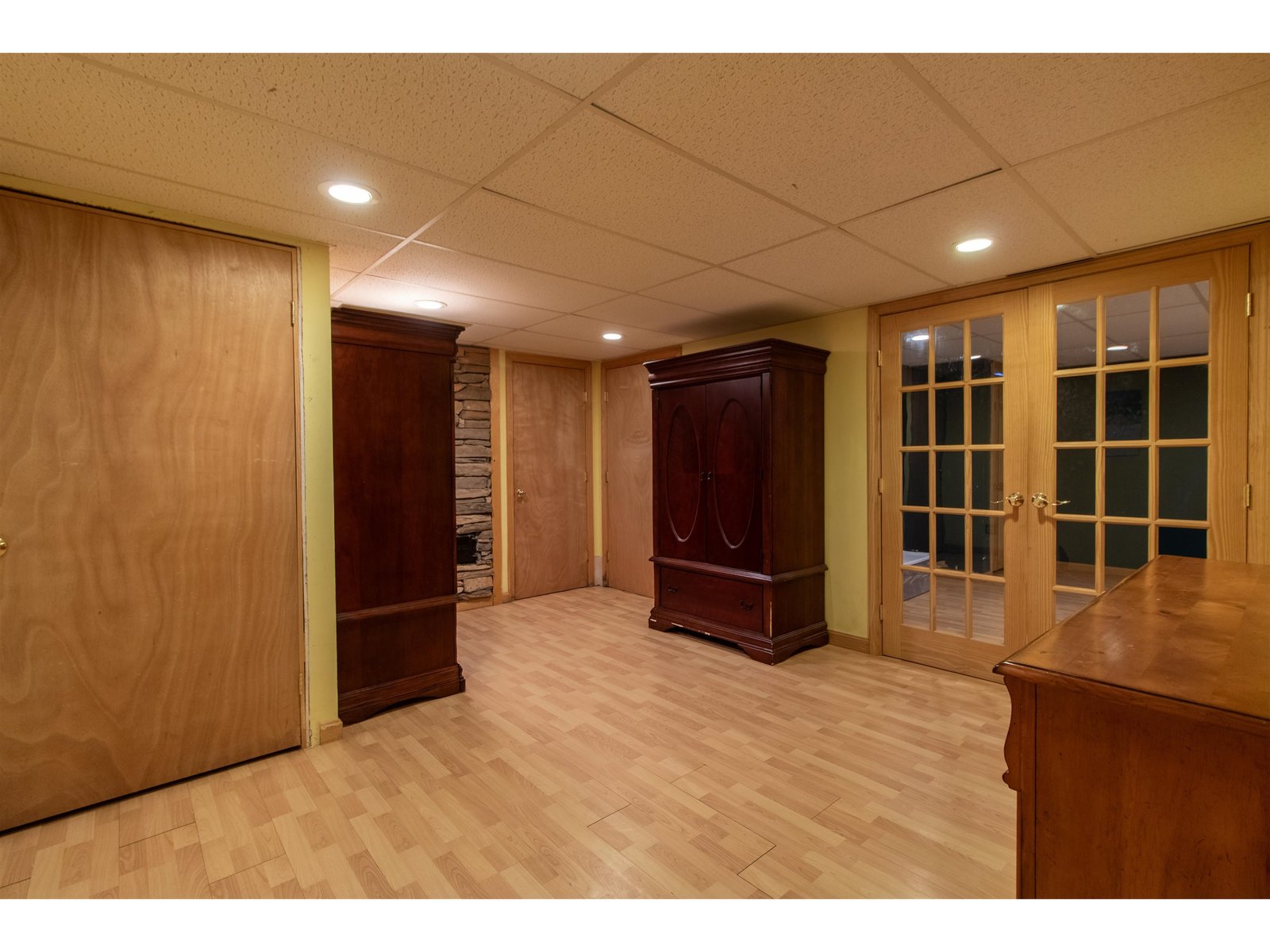 lower level den/family
