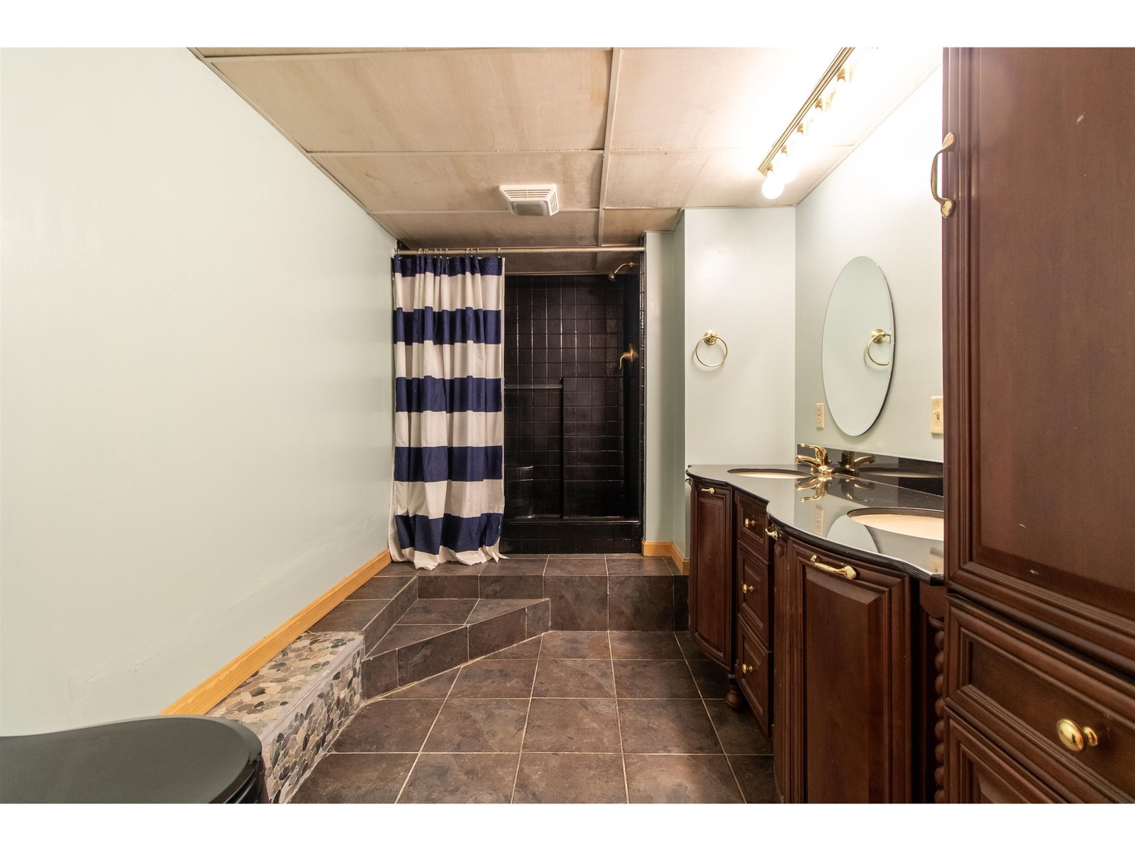 lower level 3/4 bath