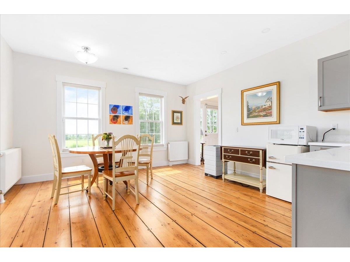 original home, kitchenette