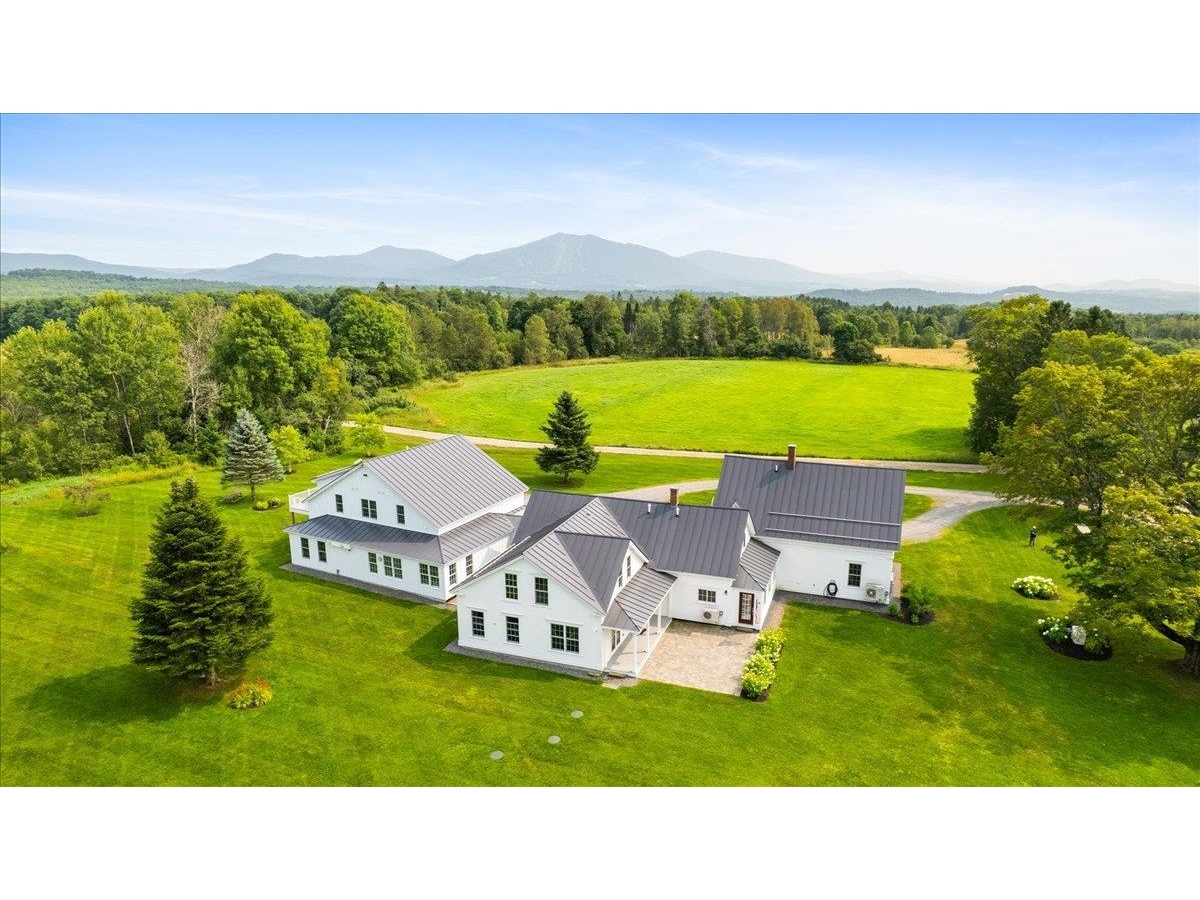 Vintage Farmhouse with sixe bedrooms