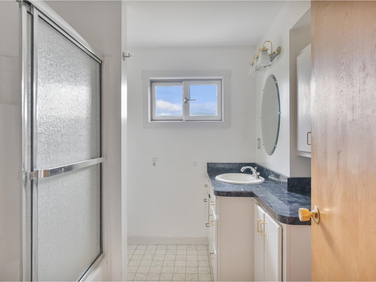 Full bathroom in the basement