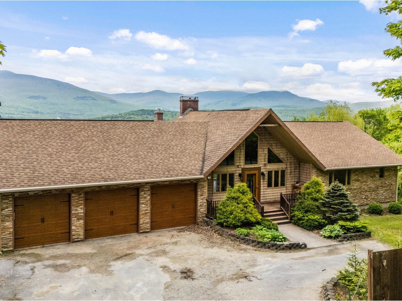 Fantastic 3-car garage!