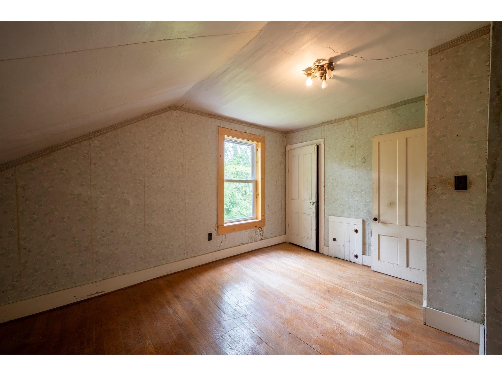 1519 Delong Road