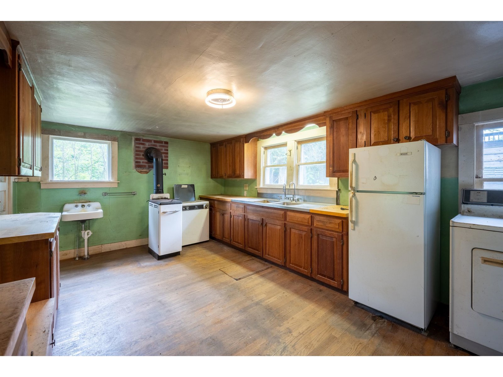 1519 Delong Road